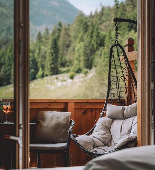 Номер Deluxe с Балконом, Loisi S Boutique