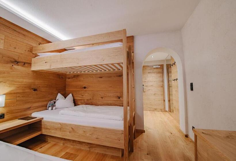 Семейный Номер, Loisi S Boutique