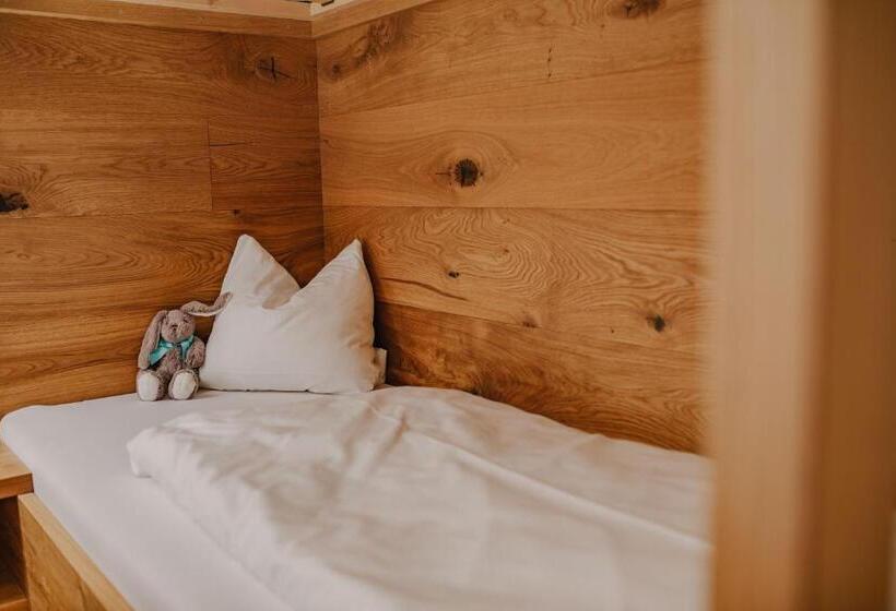 Семейный Номер, Loisi S Boutique