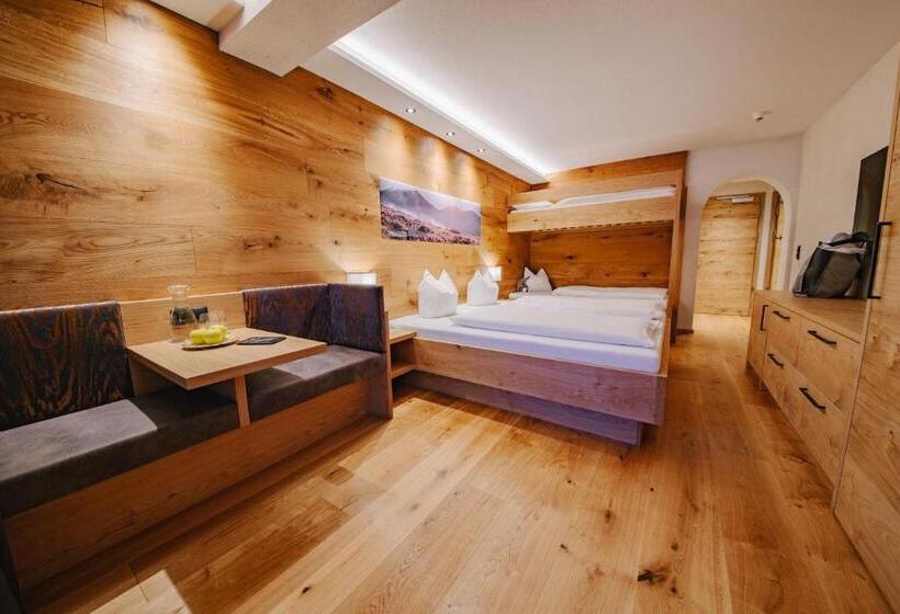 Семейный Номер, Loisi S Boutique