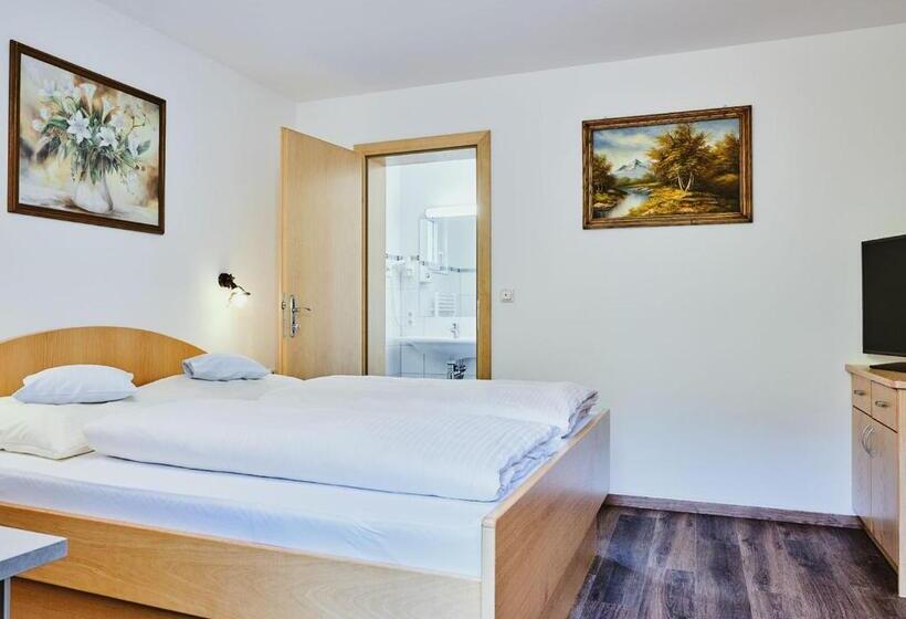 2ベッドルームアパートメント, Rustika