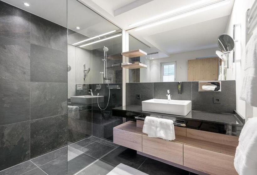 2 Bedroom Suite with Balcony, The Secret Sölden
