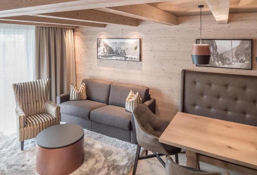 2 Bedroom Suite with Balcony, The Secret Sölden