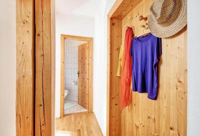 Апартаменты 2 Спальни с Балконом, Wellness Landhaus Parth