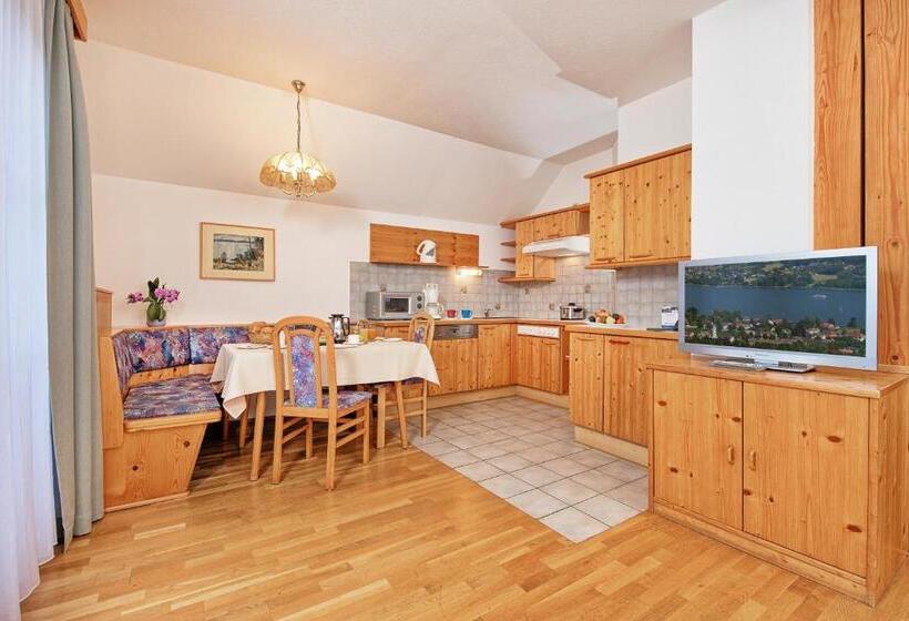 شقة غرفتين نوم مزودة بشُرفة, Wellness Landhaus Parth