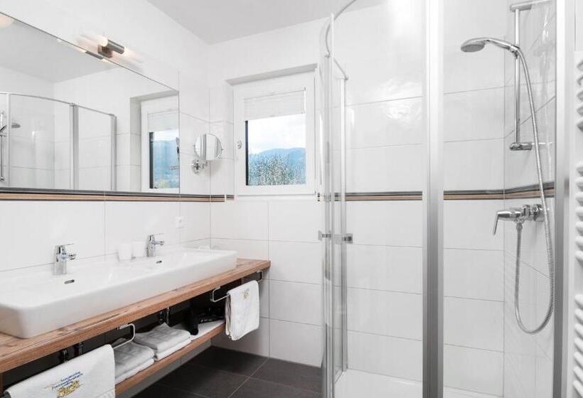 Полулюкс, Wellness Landhaus Parth