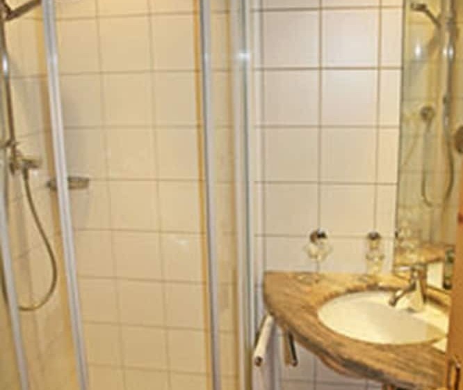 标准单人间, Zum Hirschen