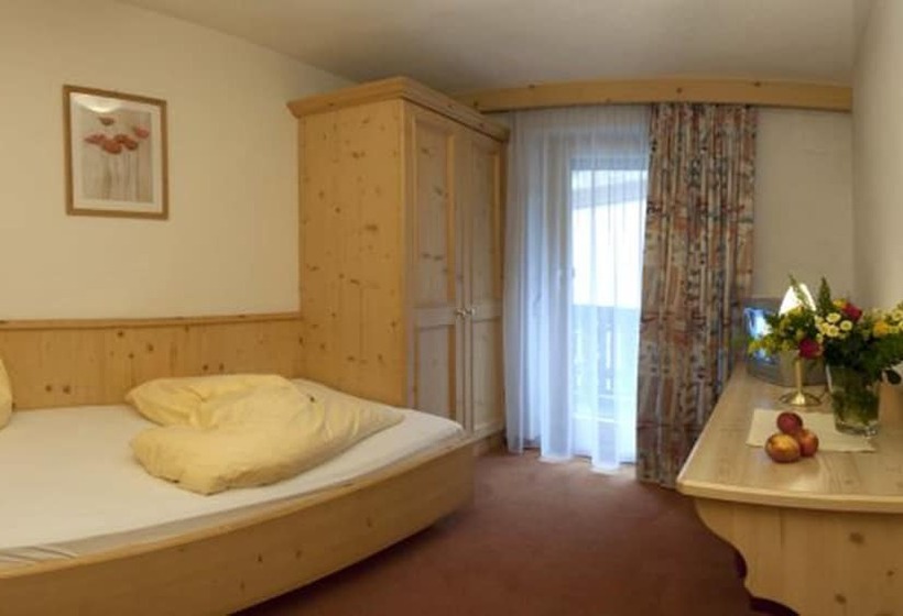 标准单人间, Zum Hirschen