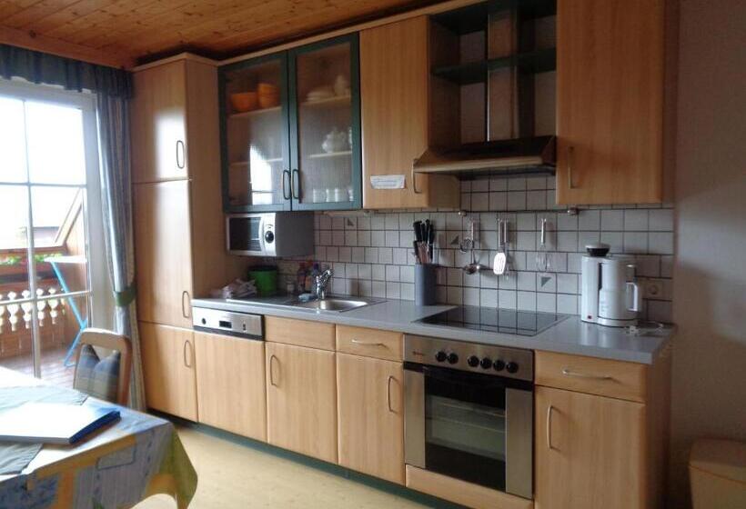 2ベッドルームアパートメント, Stroblbauernhof