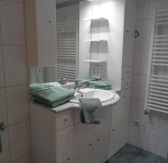 2ベッドルームアパートメント, Stroblbauernhof