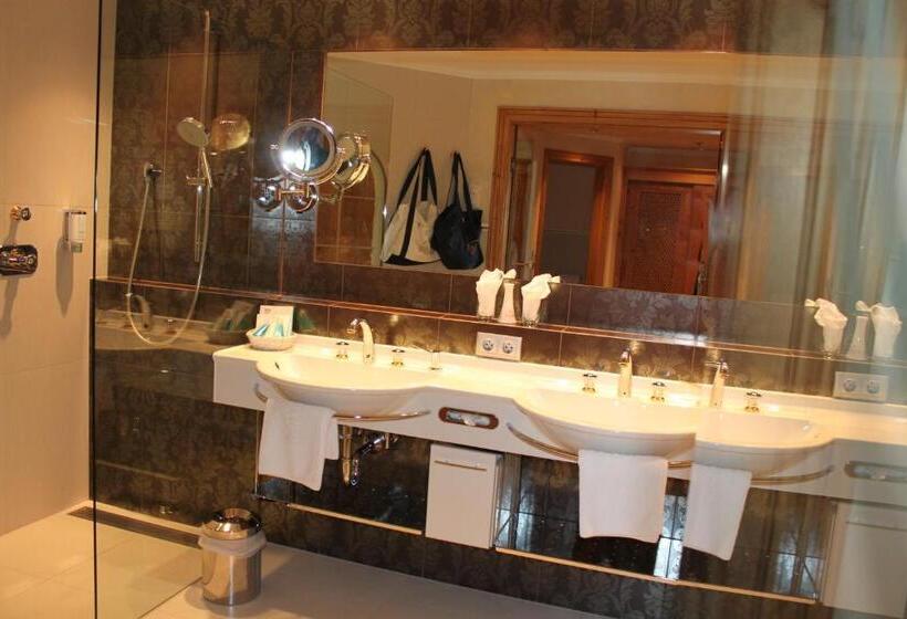 Superior suite with balcony, Wellnessresidenz Schalber