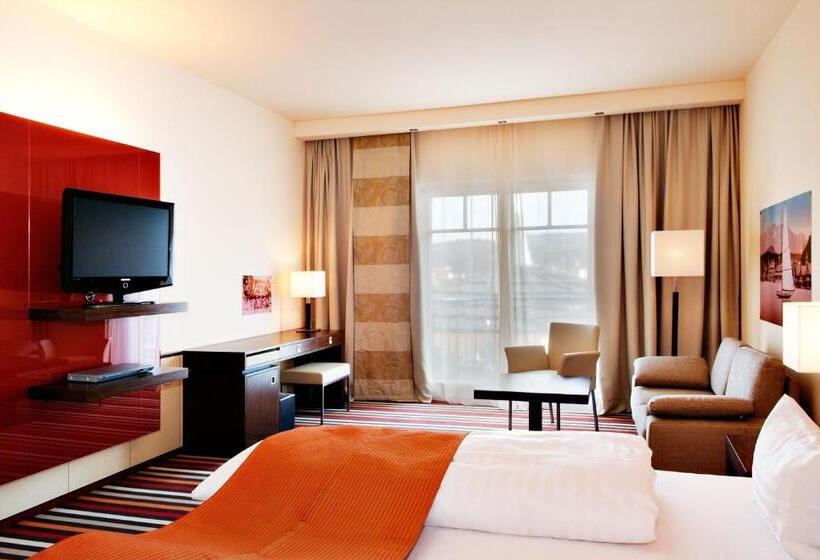 סוויטת ג'וניור עם מרפסת, Casinohotel Velden