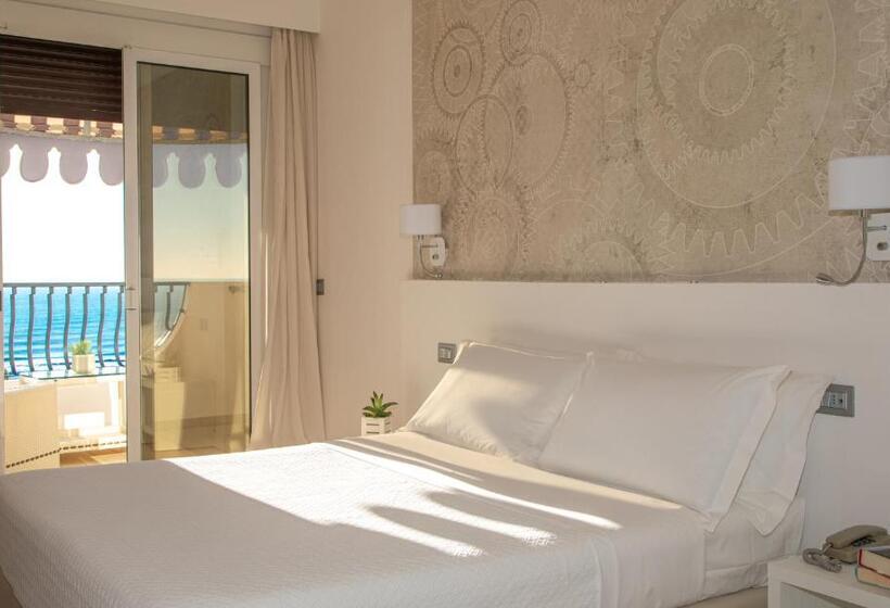 اتاق استاندارد با چشم‌انداز دریا, Delaville Frontemare