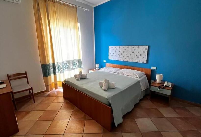 اتاق اکونومی, Frassetto