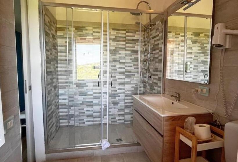 اتاق استاندارد با بالکن و چشمانداز دریا, Frassetto