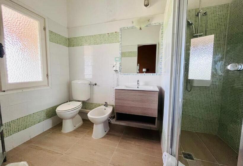 اتاق استاندارد با بالکن و چشمانداز دریا, Frassetto