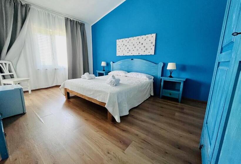 اتاق استاندارد با بالکن و چشمانداز دریا, Frassetto