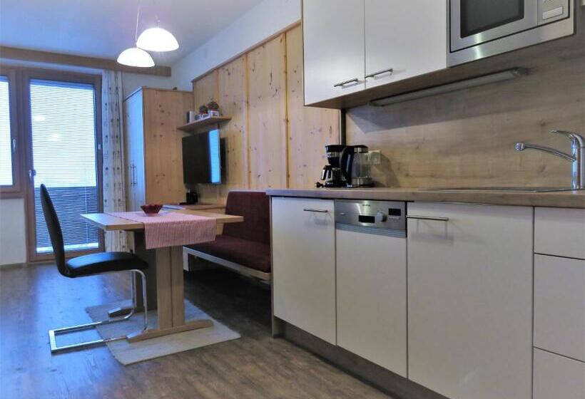 Студио Стандарт с Балконом, Gästehaus Zedlacherhof