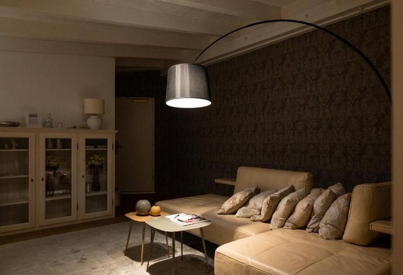 套房带园景, Hanswirt