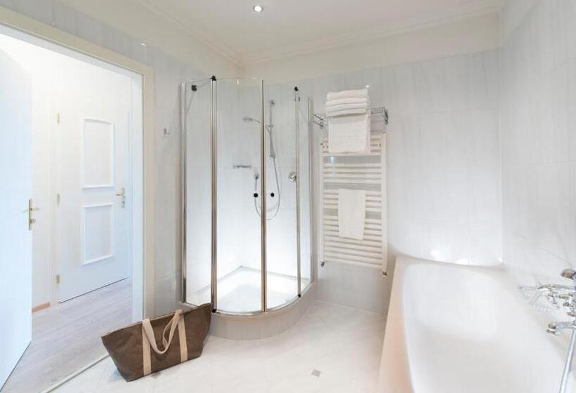 标准间带山景, Hanswirt