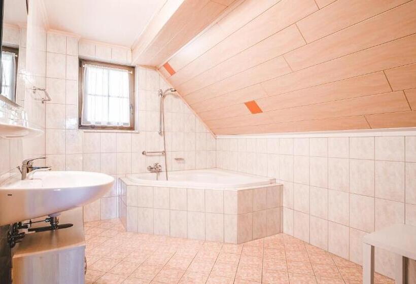 اتاق استاندارد با بالکن, Kärntnerhof Velden By S4y