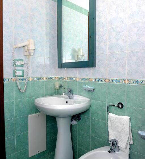 اتاق استاندارد چهار تخته, La Ninfea