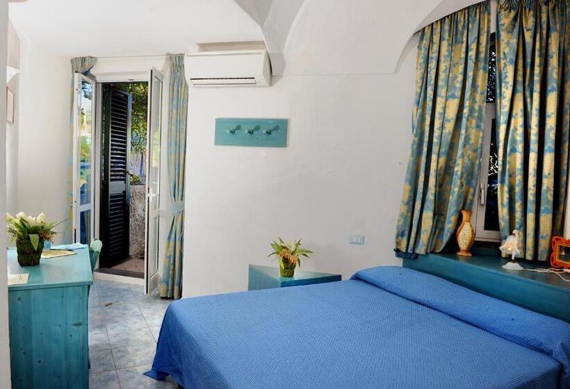 اتاق استاندارد چهار تخته, La Ninfea