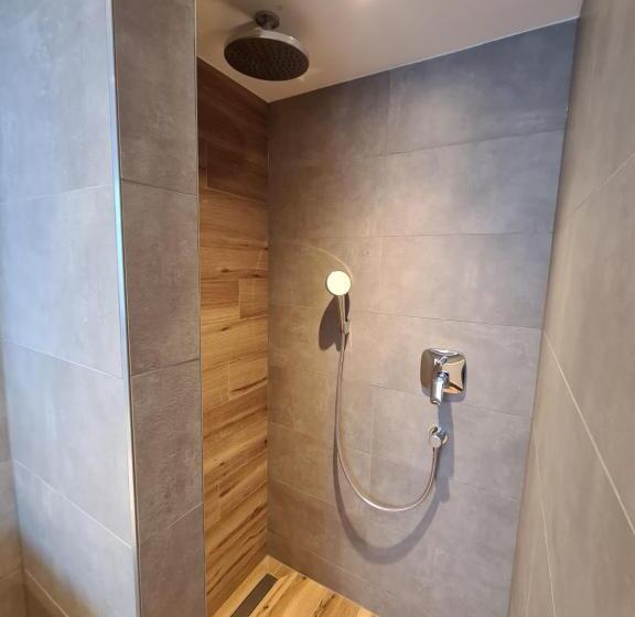 غرفة قياسية رباعية مزودة بشُرفة, Pension Annerlhof