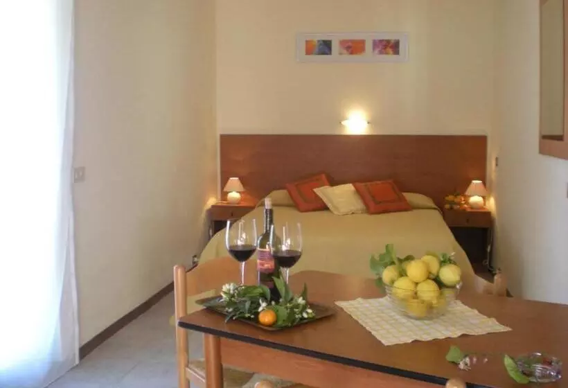استودیو استاندارد با تراس, Villaggio Artemide