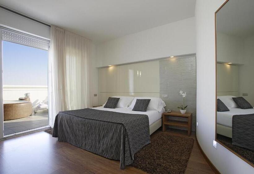 سوییت جونیور با چشم‌انداز دریا, Park Hotel Ermitage Resort & Spa