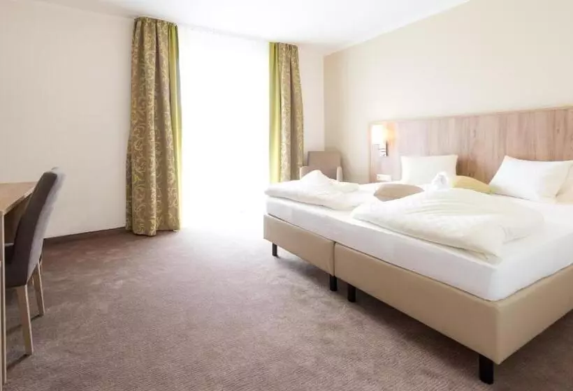Comfort room with balcony, Marko