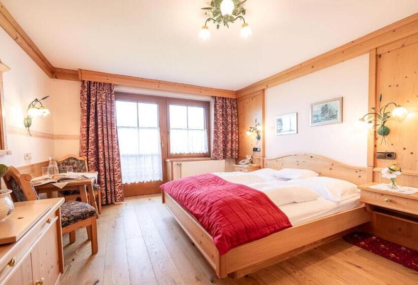 Номер Superior с Балконом, örglwirt Ferienwelt Hotel Post örglwirt