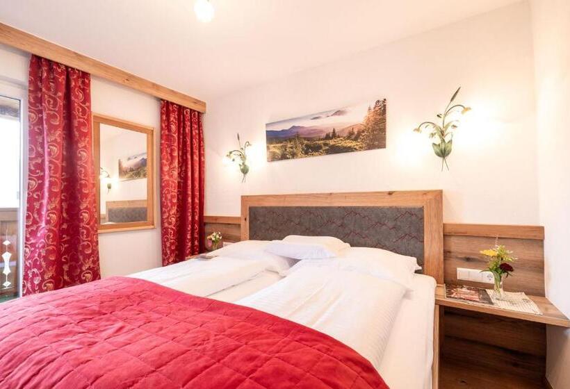 Полулюкс с Балконом, örglwirt Ferienwelt Hotel Post örglwirt