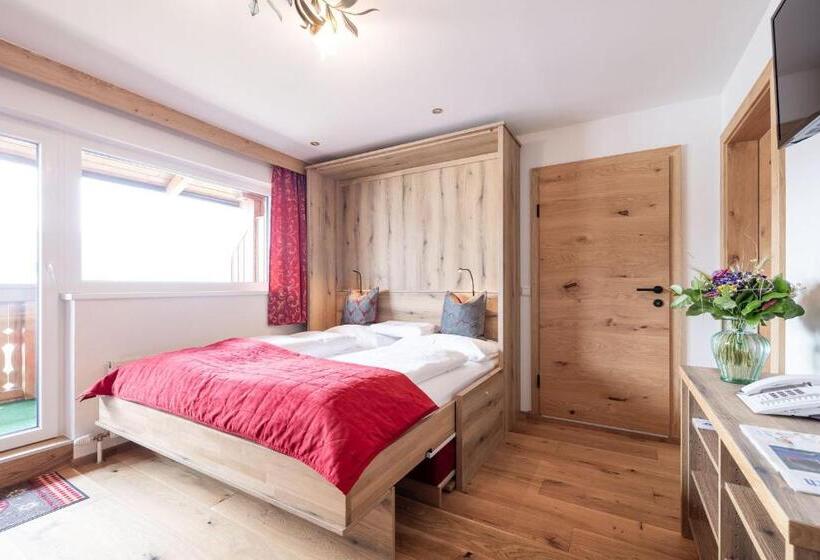 Полулюкс с Балконом, örglwirt Ferienwelt Hotel Post örglwirt