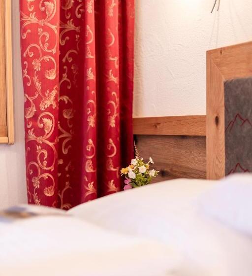 Полулюкс с Балконом, örglwirt Ferienwelt Hotel Post örglwirt