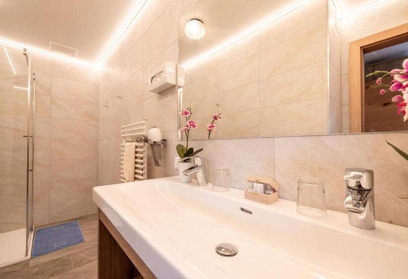 Полулюкс с Балконом, örglwirt Ferienwelt Hotel Post örglwirt