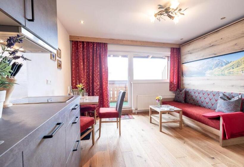 Полулюкс с Балконом, örglwirt Ferienwelt Hotel Post örglwirt