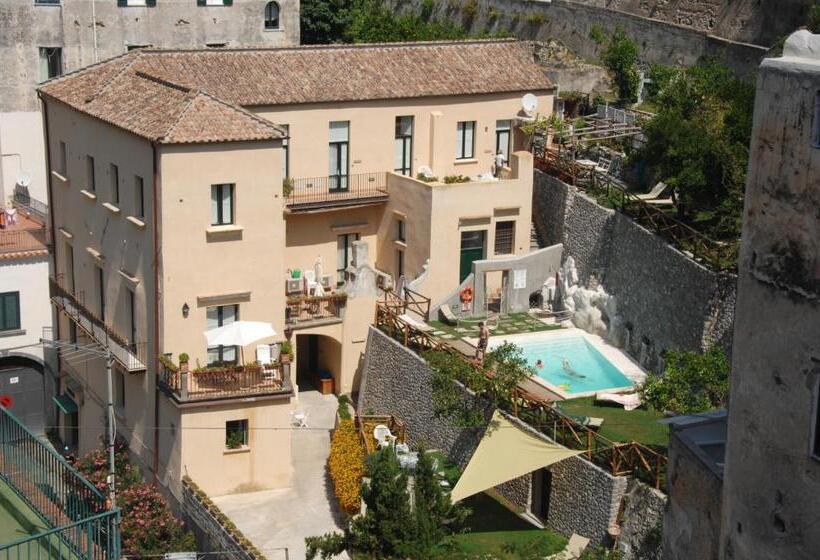 Quarto Deluxe, Amalfi Resort