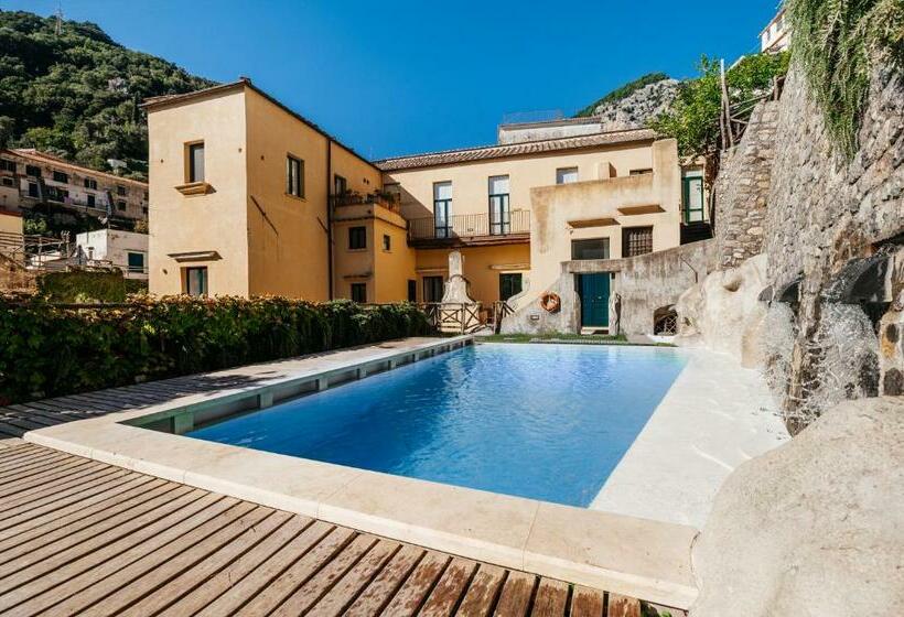 Номер Deluxe, Amalfi Resort