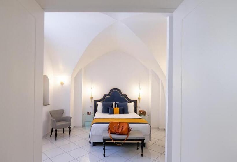 Quarto Deluxe, Amalfi Resort