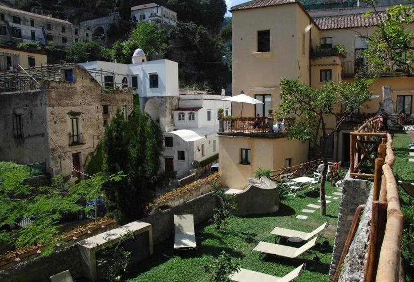 Quarto Deluxe, Amalfi Resort