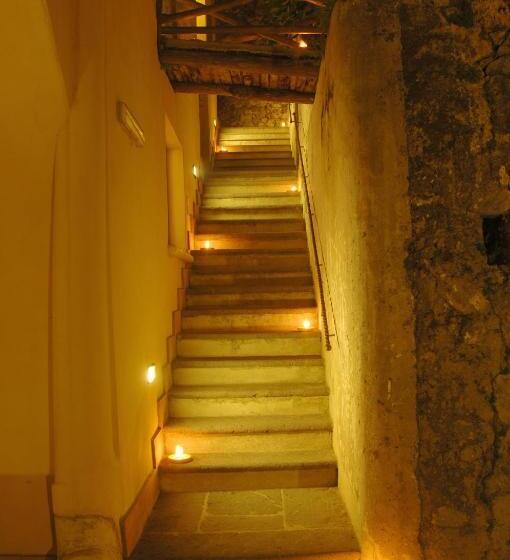 Quarto Deluxe, Amalfi Resort