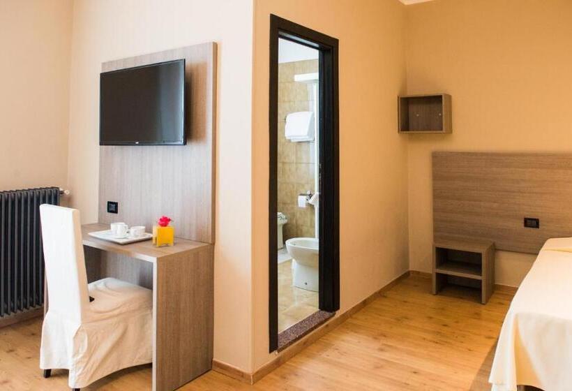 스탠다드 트리플 룸, Albergo Grappolo D'oro