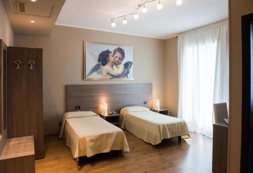 스탠다드 트리플 룸, Albergo Grappolo D'oro