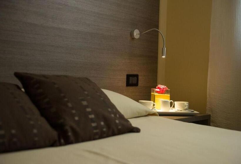 스탠다드 룸 더블 침대, Albergo Grappolo D'oro