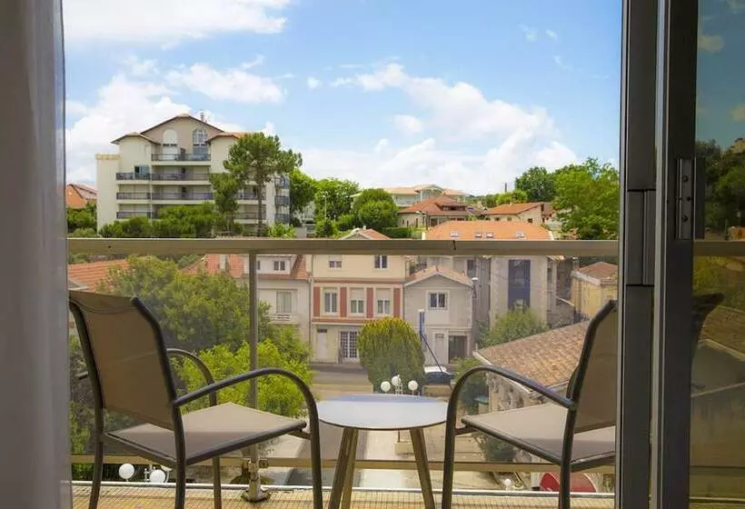 اتاق استاندارد سه تخته با چشم‌انداز باغ, Arc Hôtel Sur Mer