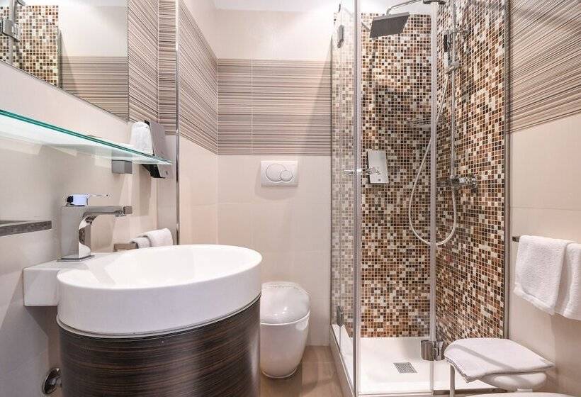 Номер Superior, City