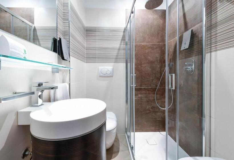 Номер Superior, City