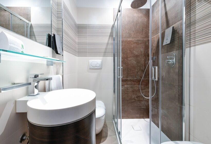 Номер Superior, City