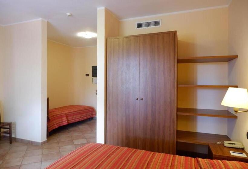 غرفة قياسية ثلاثية مزودة بشرفة, Corte Dei Tusci Village Palace